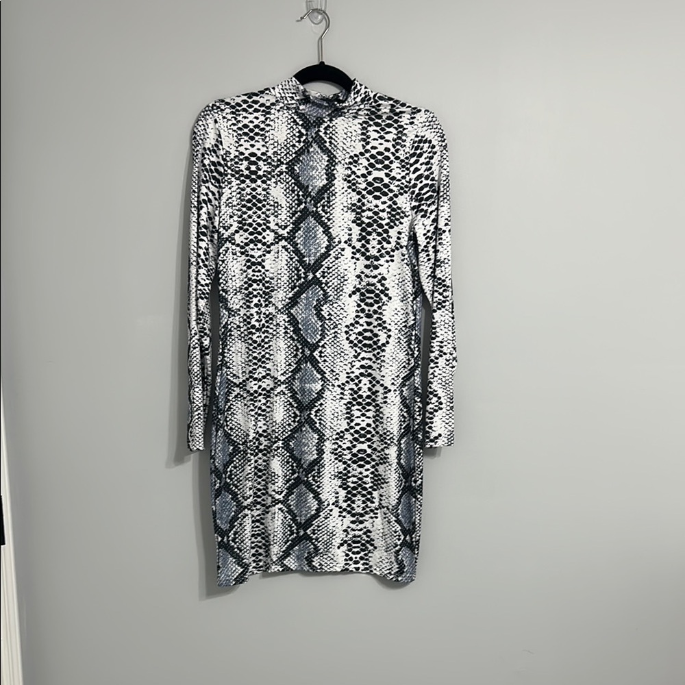 Black and White Long Sleeve Sheath Dress
